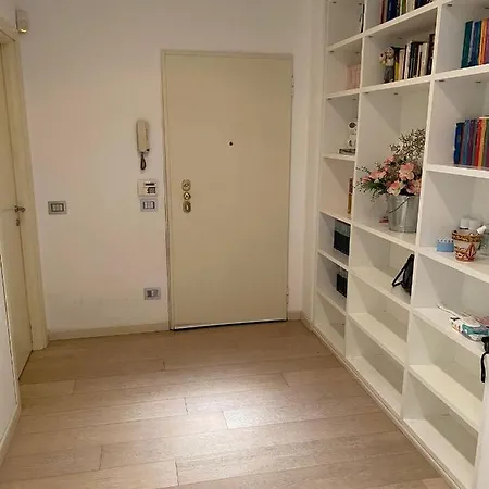 Apartment Lovely In The New Porta Nuova Area Milan