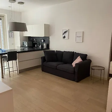 Lovely In The New Porta Nuova Area Apartment Milan