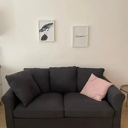 Lovely In The New Porta Nuova Area Apartment
